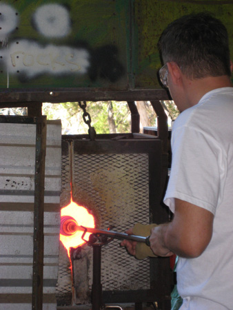 Stepan reheats his vase